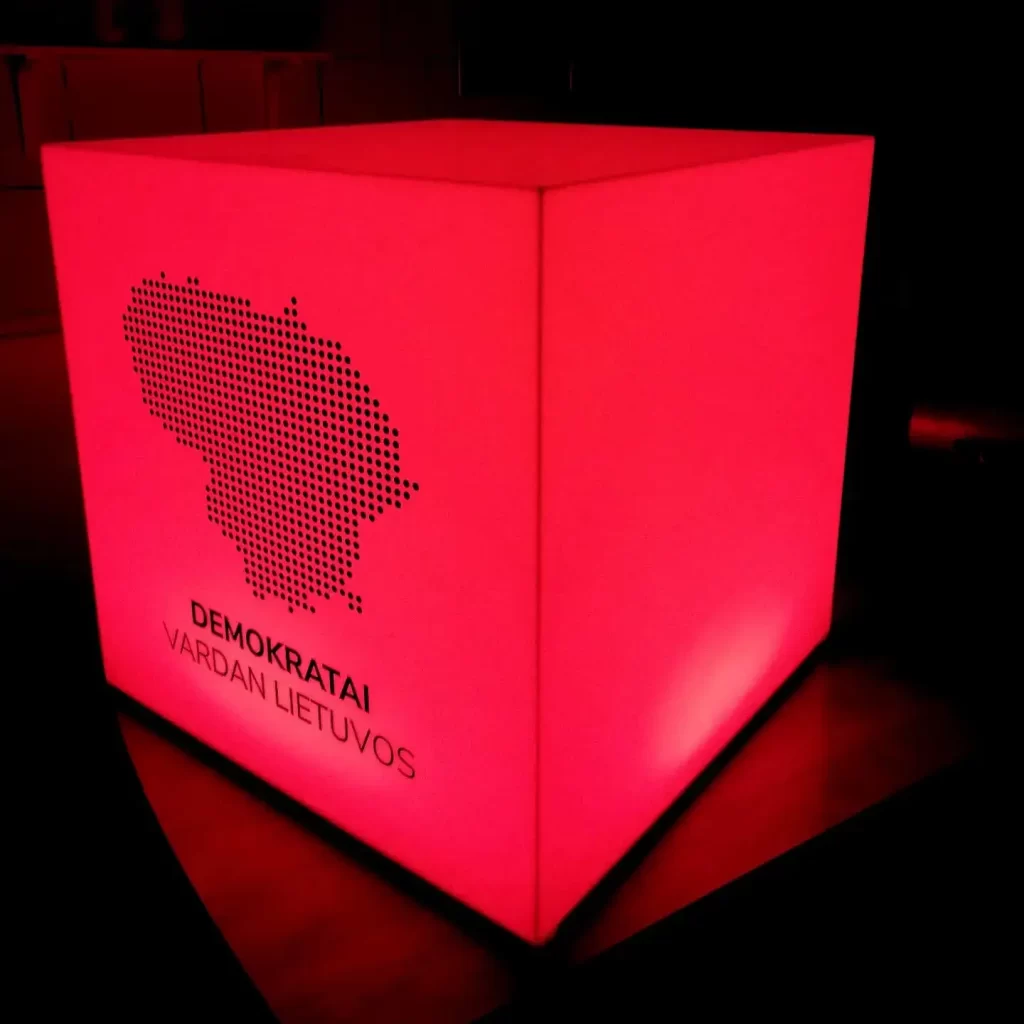 Šviečiantis kubas reklamai