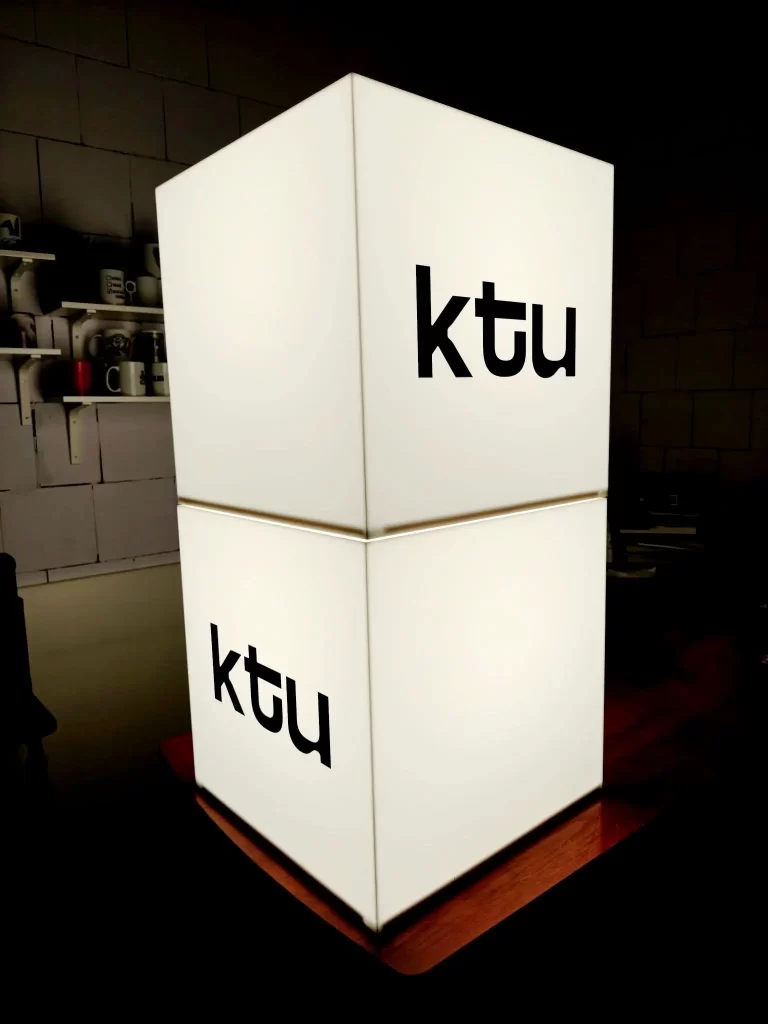Šviečiantys kubai reklamai