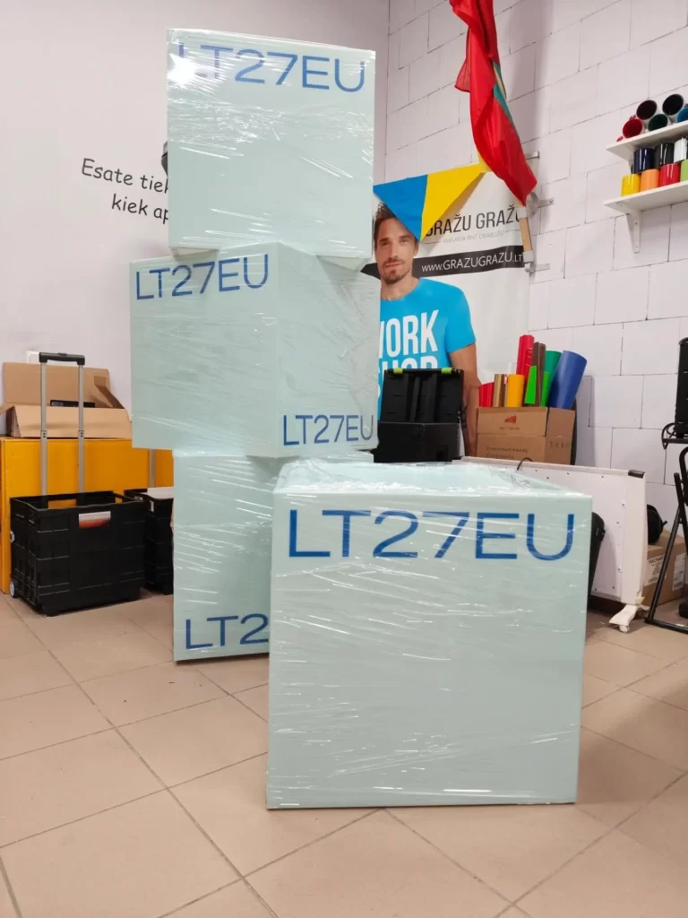 Šviečiantys kubai reklamai