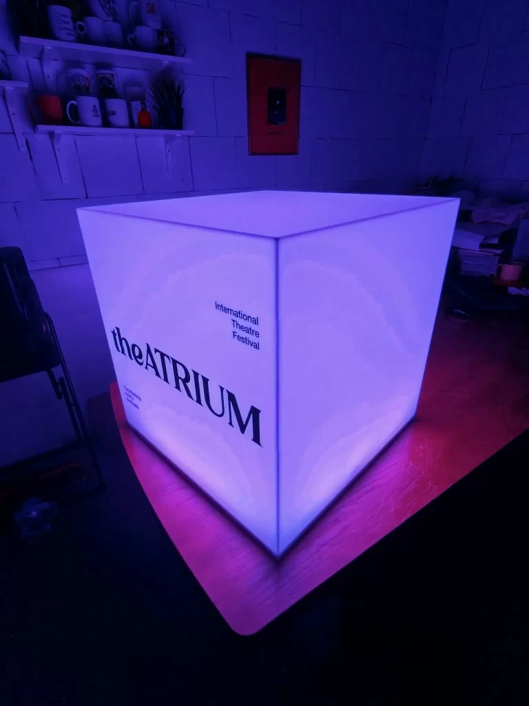 Šviečiantis kubas renginiams