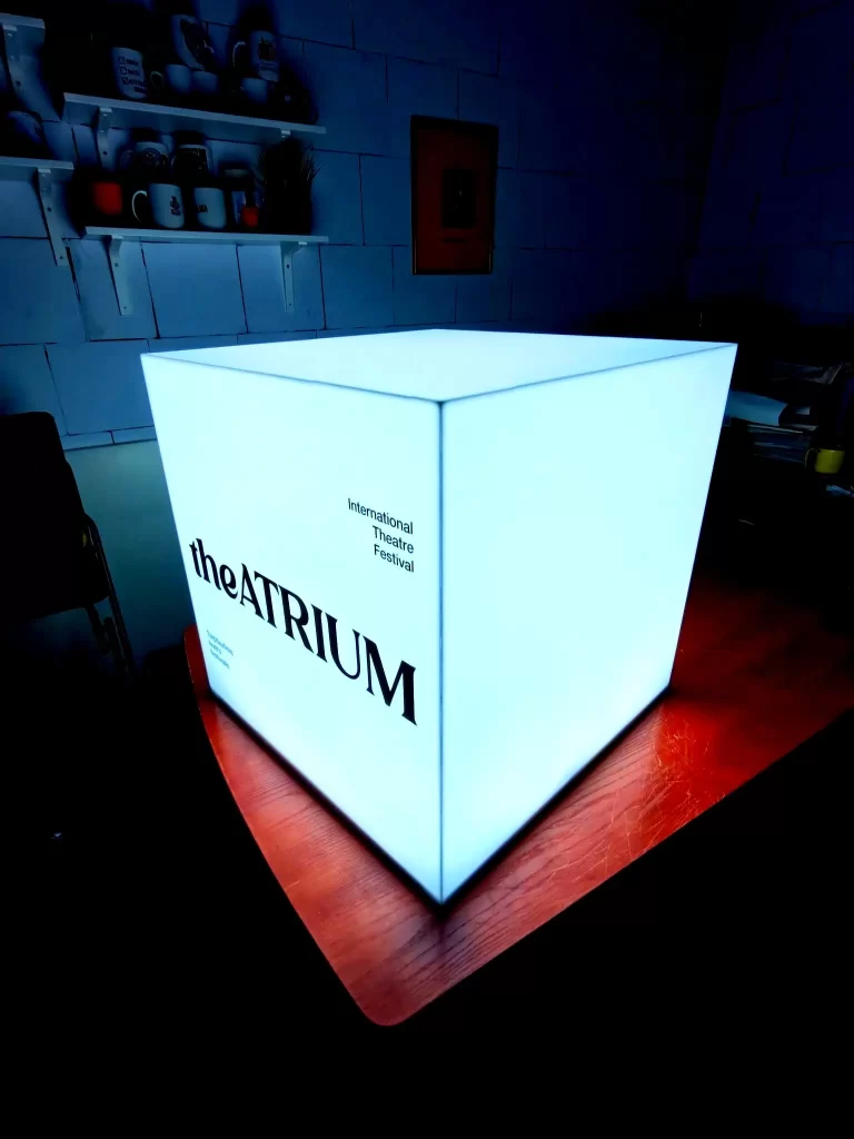 Šviečiantis kubas renginiams